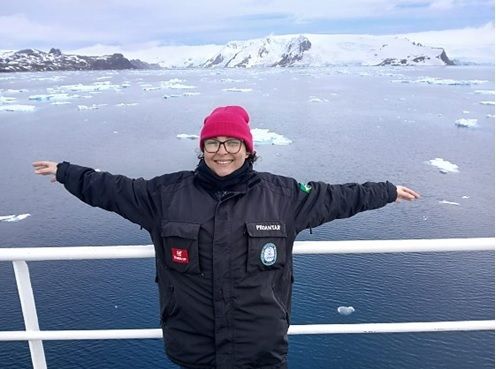 Da Unemat para a Antártica: A trajetória da bióloga cacerense que investiga os segredos do continente gelado