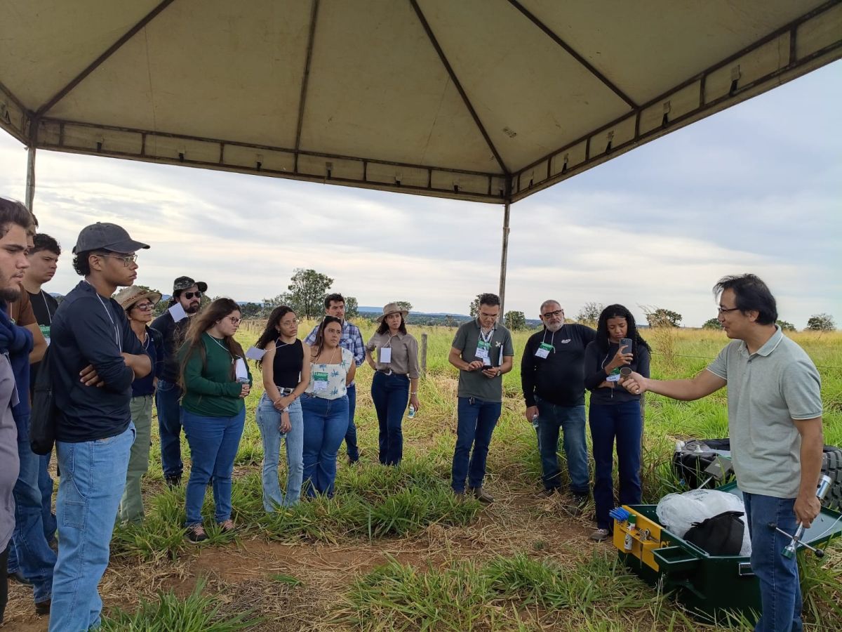 Unemat debate agricultura regenerativa e uso de pó de rocha em Nova Xavantina